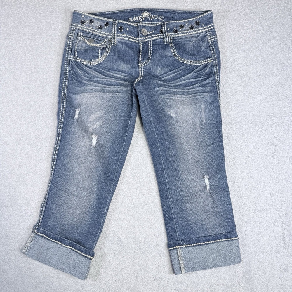 Almost Famous Distressed Capri Stretch Jeans Womens Size 7 Blue Den